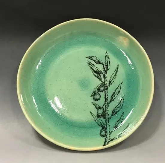 Shelby Roberie – How to create realistic Plant designs on pottery using stippling