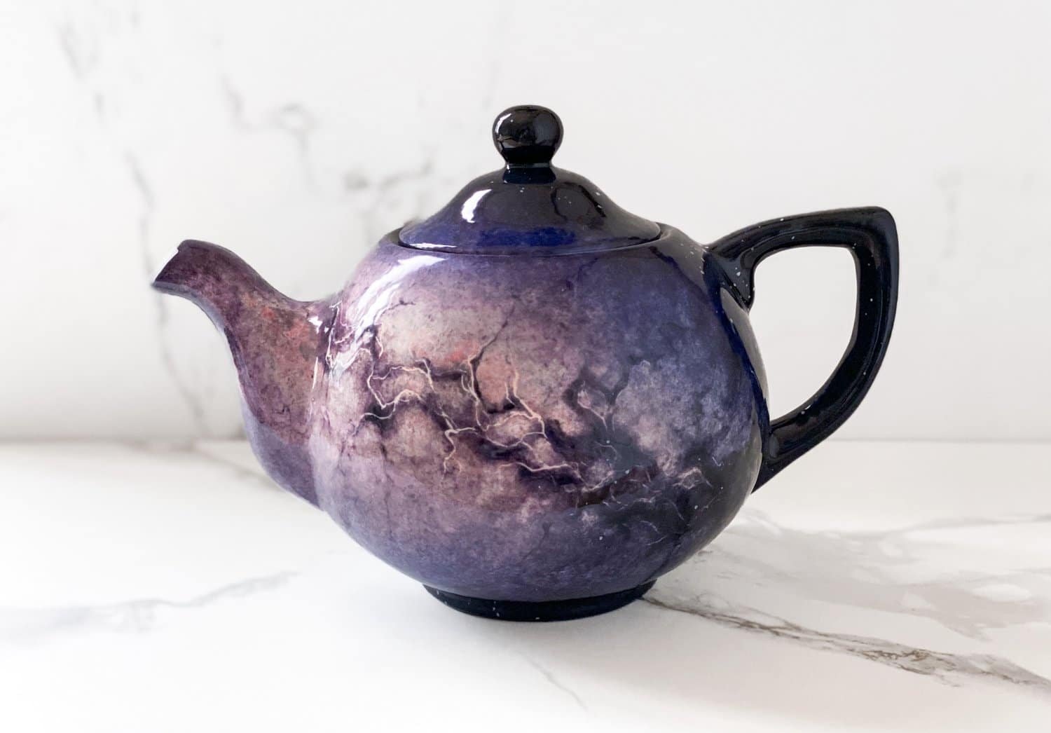 Amy Rae Hill – How to paint a space teapot