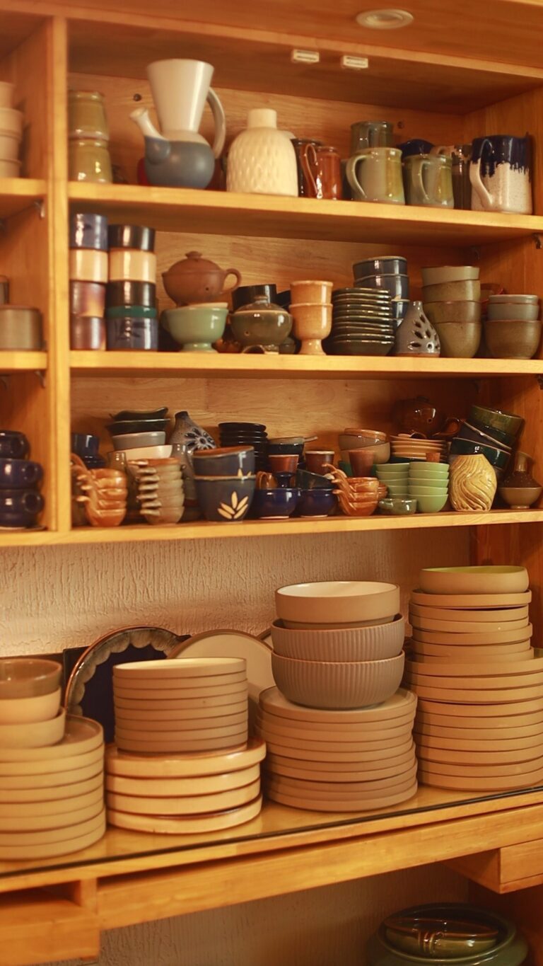 Interior of clay and glaze  768x1365