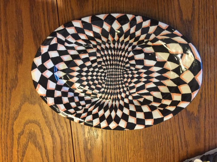 optical illusion dish